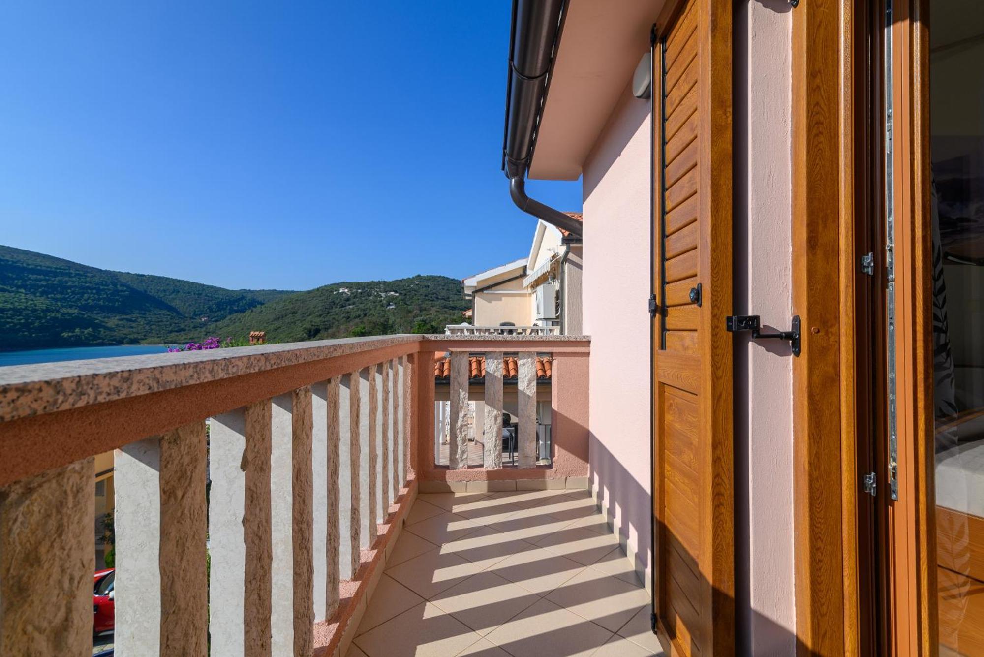 Apartments By The Sea Duga Luka - Prtlog, Labin - 2335 Exterior foto